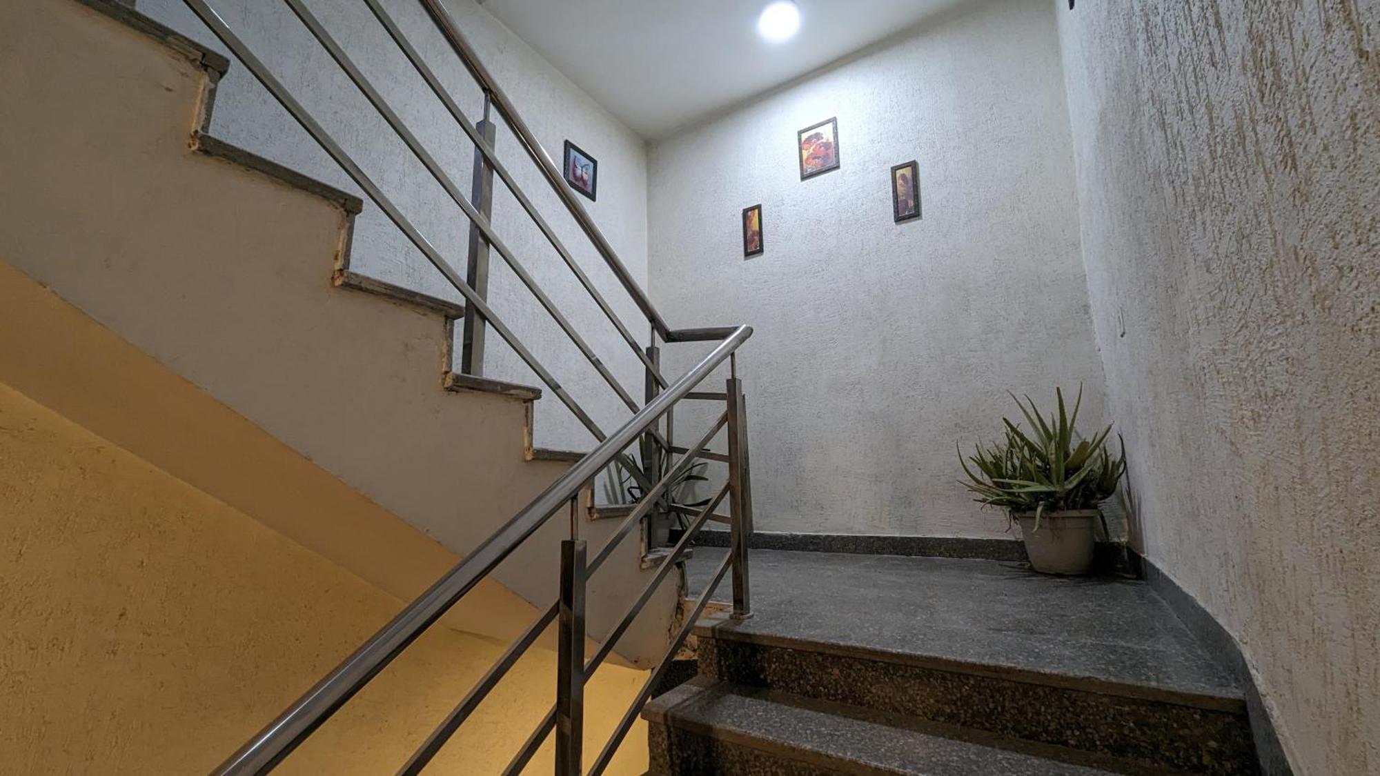 Hotel Aron By The Premium Villa New Delhi Extérieur photo