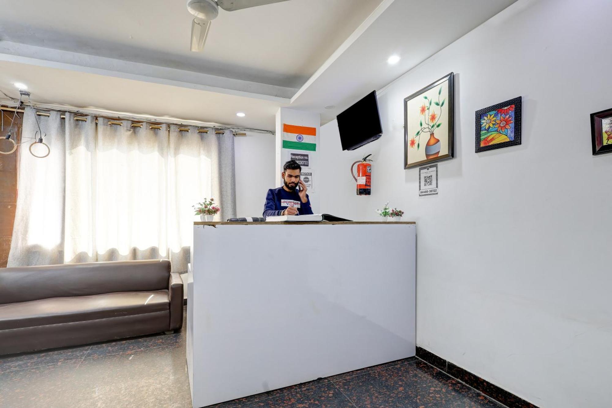 Hotel Aron By The Premium Villa New Delhi Extérieur photo