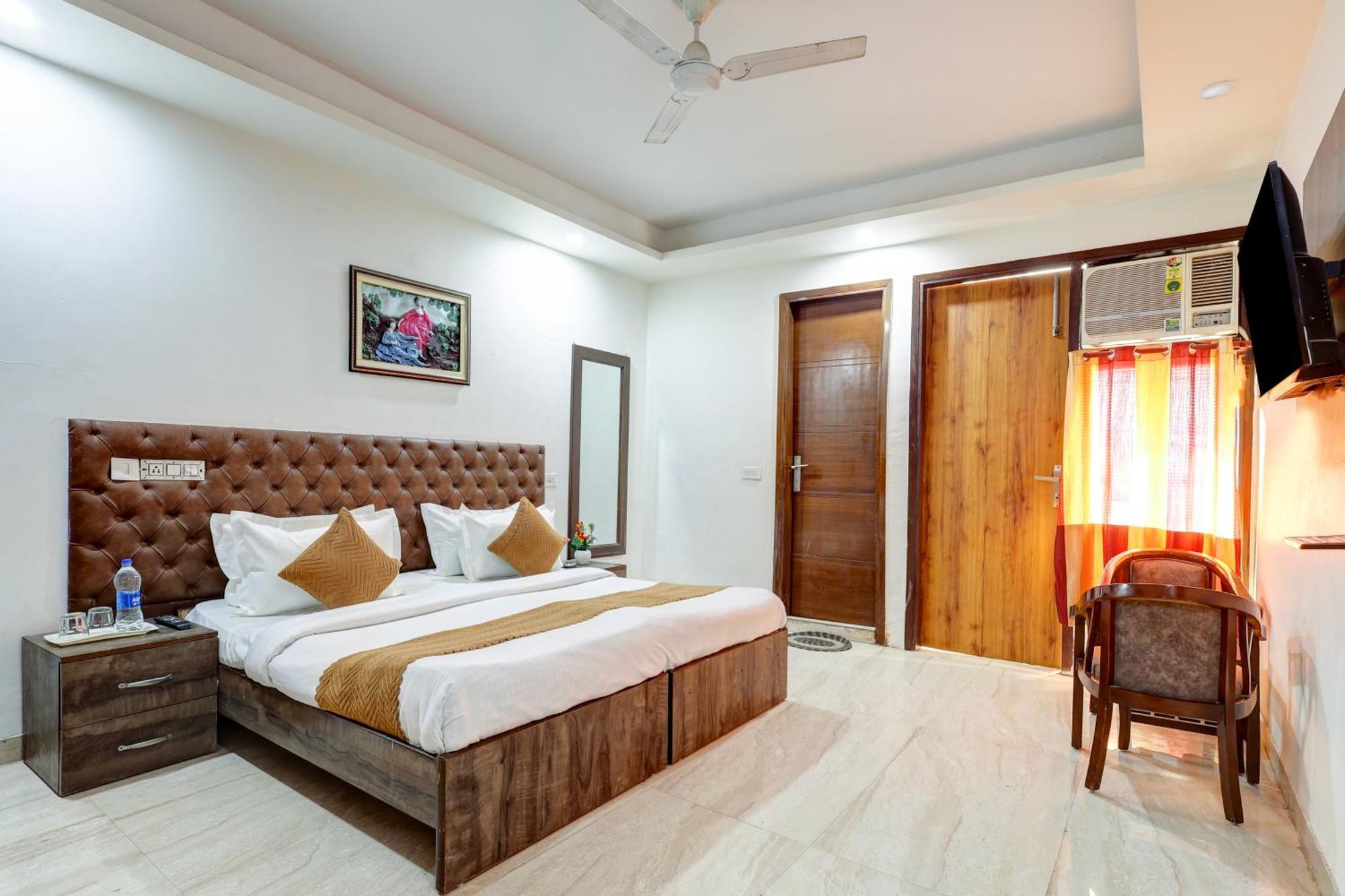 Hotel Aron By The Premium Villa New Delhi Extérieur photo