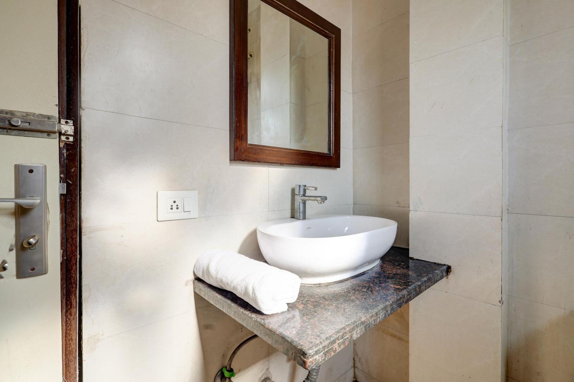 Hotel Aron By The Premium Villa New Delhi Extérieur photo