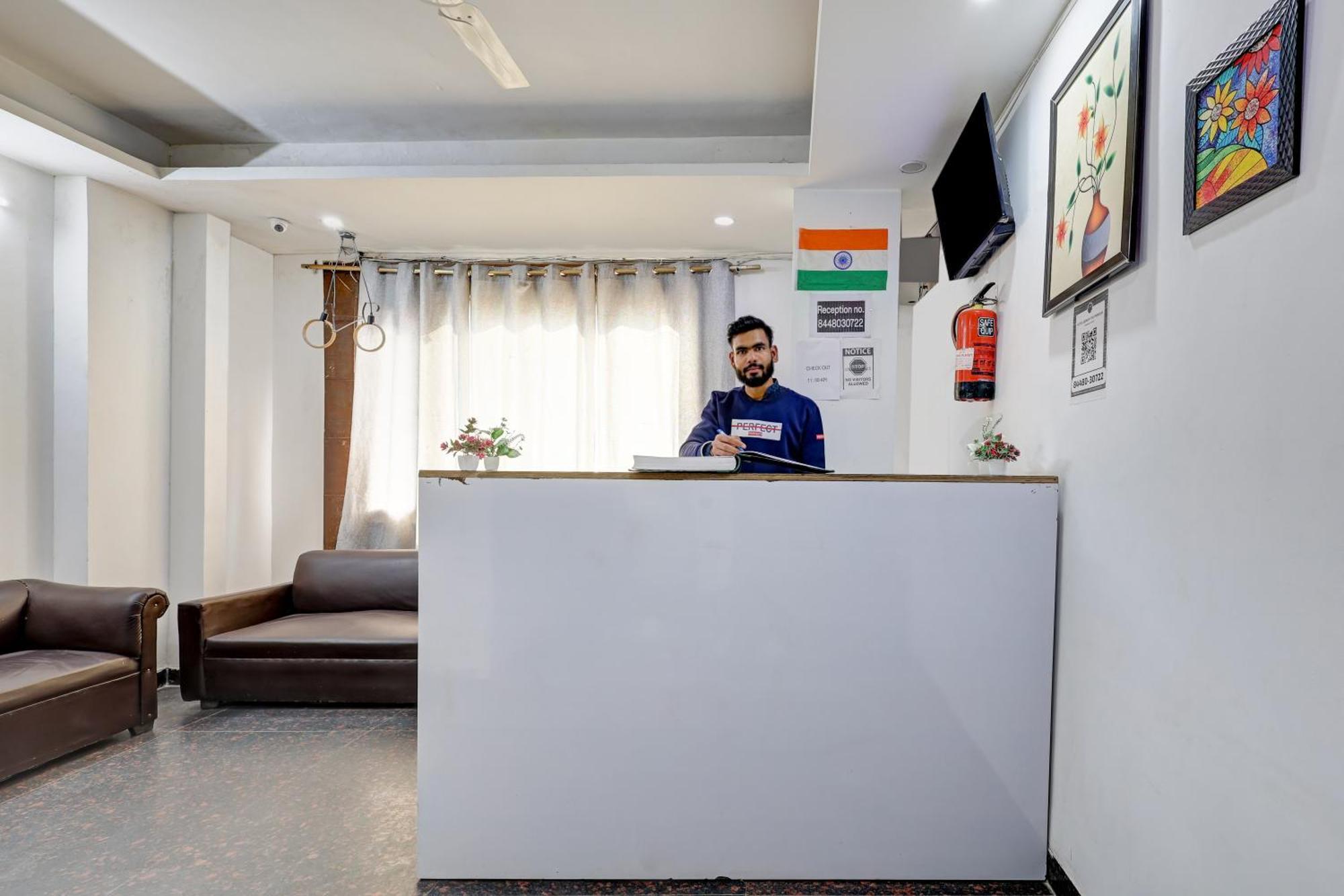 Hotel Aron By The Premium Villa New Delhi Extérieur photo